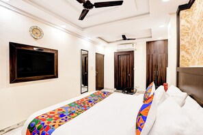 Egyptian cotton sheets, premium bedding, in-room safe, free WiFi - Fabhotel Comfort Stay I (Noida)