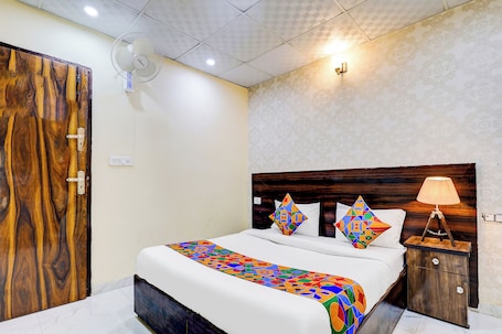 Egyptian cotton sheets, premium bedding, in-room safe, free WiFi. Fabhotel The Galaxy