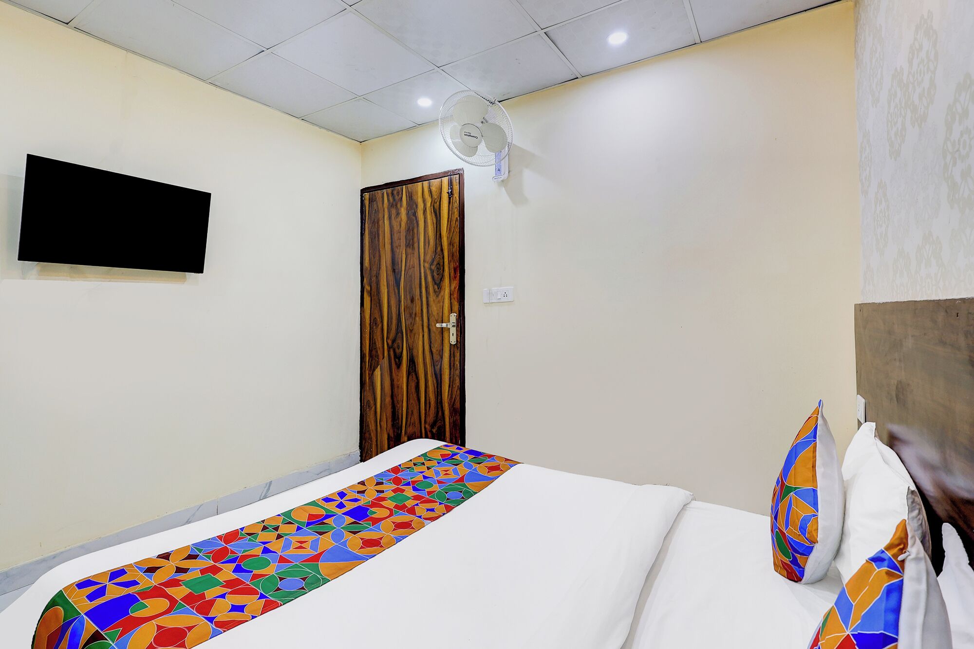 Egyptian cotton sheets, premium bedding, in-room safe, free WiFi