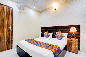 Egyptian cotton sheets, premium bedding, in-room safe, free WiFi - Fabhotel The Galaxy (Faridabad)