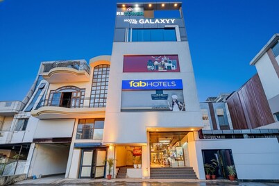 Fabhotel The Galaxy