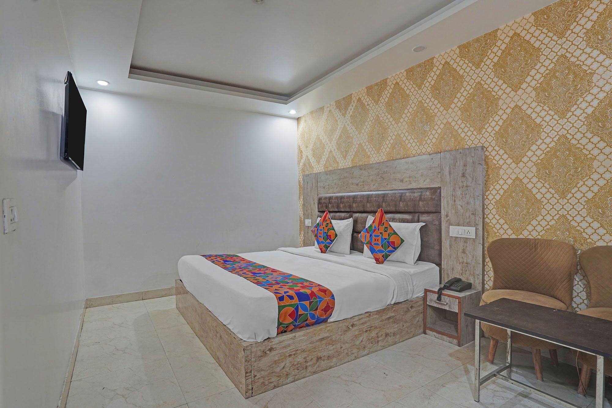 Egyptian cotton sheets, premium bedding, free WiFi, bed sheets