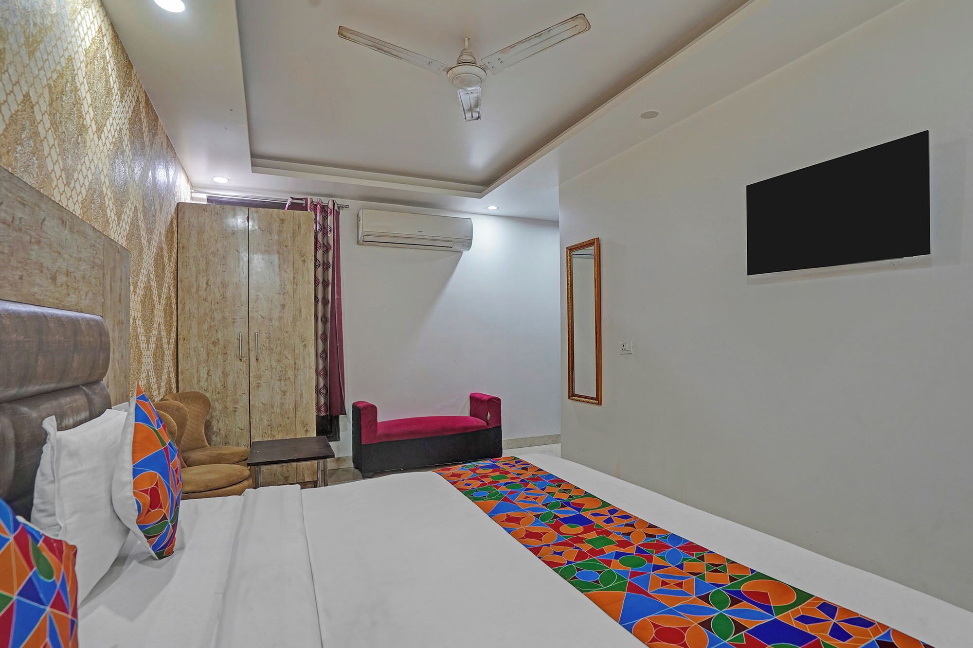 Egyptian cotton sheets, premium bedding, free WiFi, bed sheets