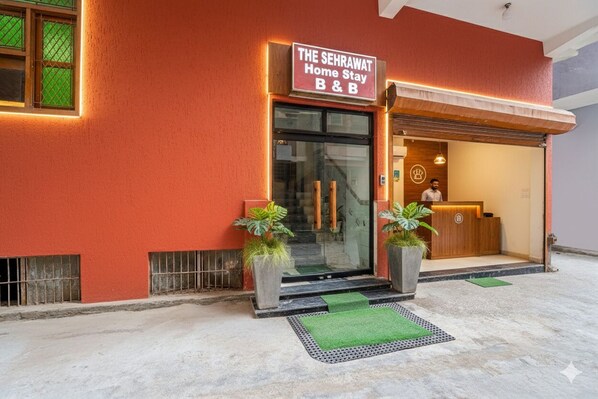 Property entrance - Fabhotel Sehrawat (New Delhi)