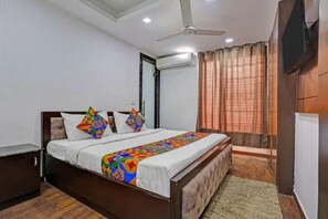 Egyptian cotton sheets, premium bedding, free WiFi, bed sheets - Fabhotel The Royal Inn I (New Delhi)