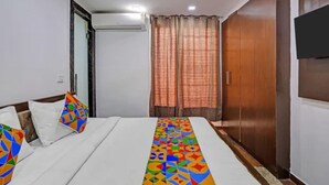 Egyptian cotton sheets, premium bedding, WiFi (free), bed sheets - Fabhotel The Royal Inn I (New Delhi)