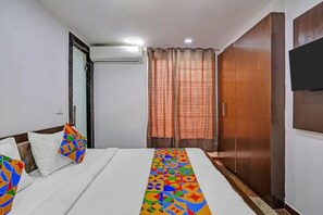 Egyptian cotton sheets, premium bedding, free WiFi, bed sheets