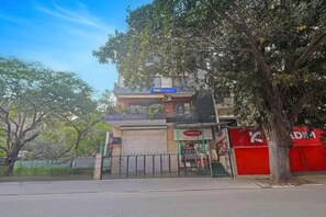 Exterior - Fabhotel The Royal Inn I (New Delhi)