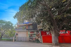 Exterior - Fabhotel The Royal Inn I (New Delhi)