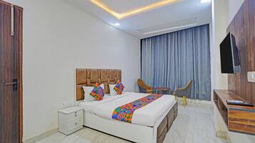 Egyptian cotton sheets, premium bedding, free WiFi, bed sheets