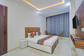 Egyptian cotton sheets, premium bedding, free WiFi, bed sheets - Fabhotel Stars (Noida)