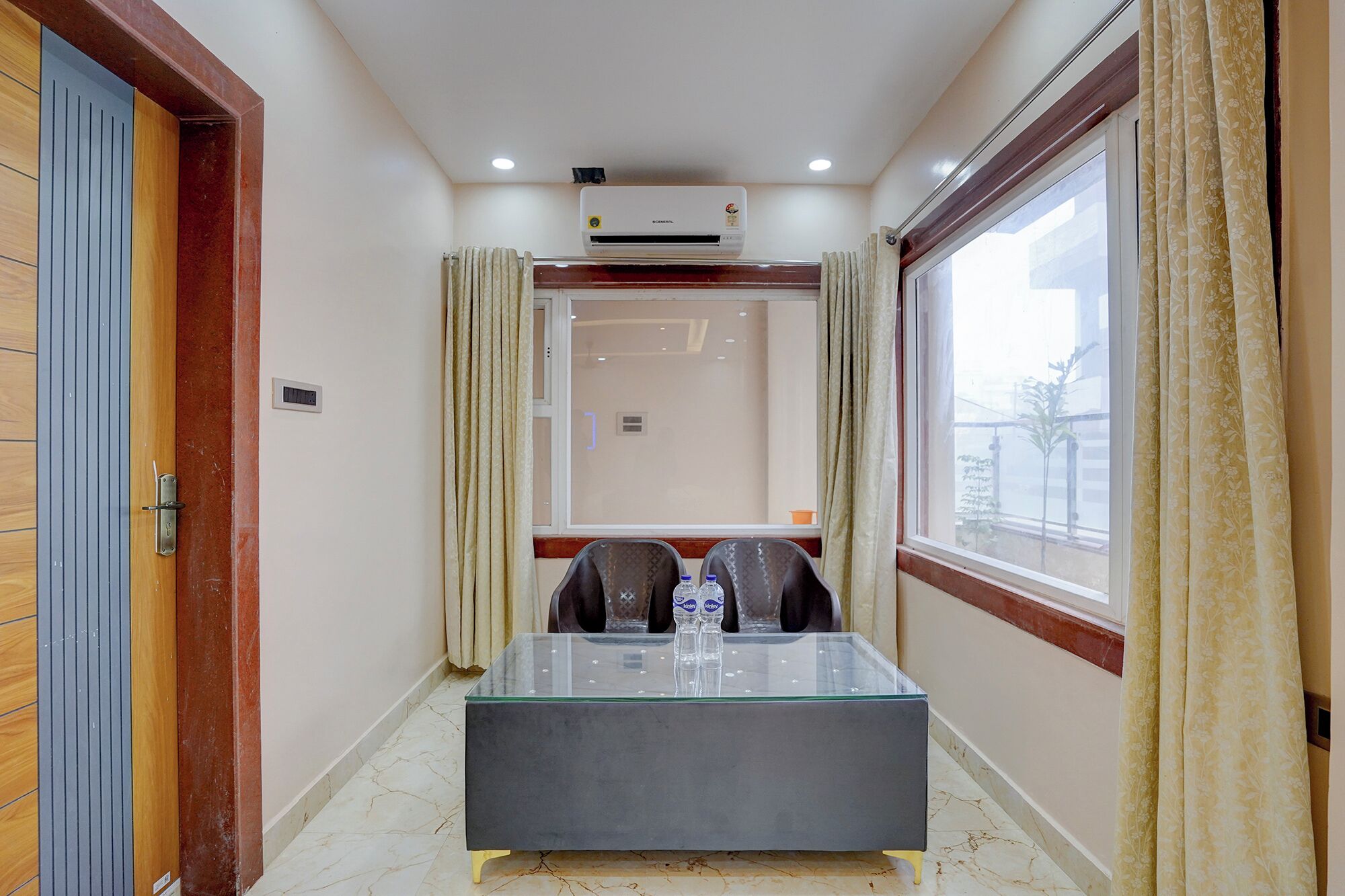 Egyptian cotton sheets, premium bedding, in-room safe, free WiFi