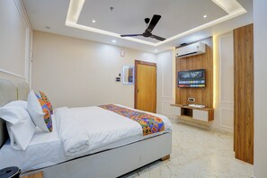 Egyptian cotton sheets, premium bedding, in-room safe, free WiFi