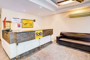 Reception - Fabhotel Gold Palace (New Delhi)