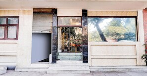 Property entrance - Via Gold Palace (New Delhi)