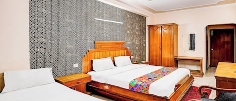 Egyptian cotton sheets, premium bedding, in-room safe, free WiFi