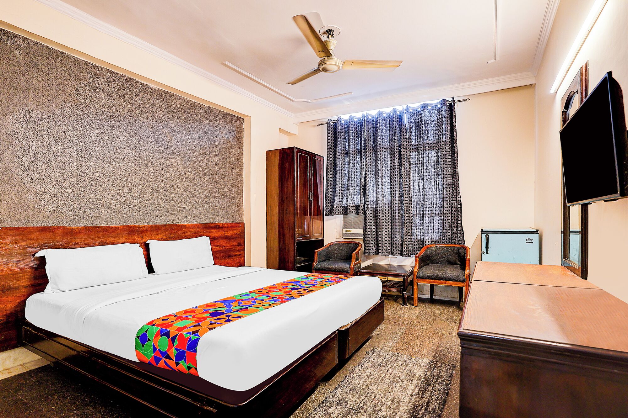 Egyptian cotton sheets, premium bedding, in-room safe, free WiFi