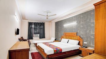 Premium Room | Egyptian cotton sheets, premium bedding, in-room safe, free WiFi
