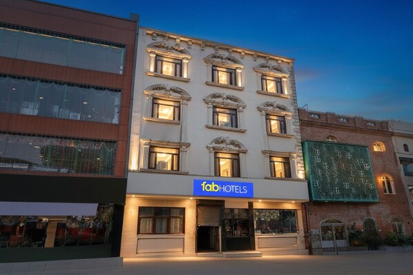 Front of property - Via Gold Palace (New Delhi)