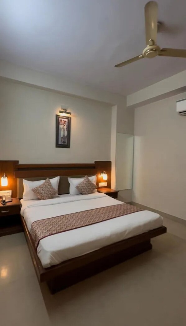 Deluxe Room | Egyptian cotton sheets, premium bedding, free WiFi, bed sheets - Fabhotel Prime View (Jaipur)