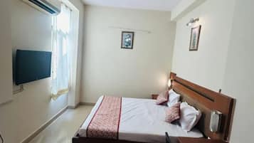 Egyptian cotton sheets, premium bedding, free WiFi, bed sheets