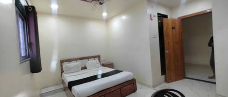 Deluxe Room | Egyptian cotton sheets, premium bedding, in-room safe, free WiFi