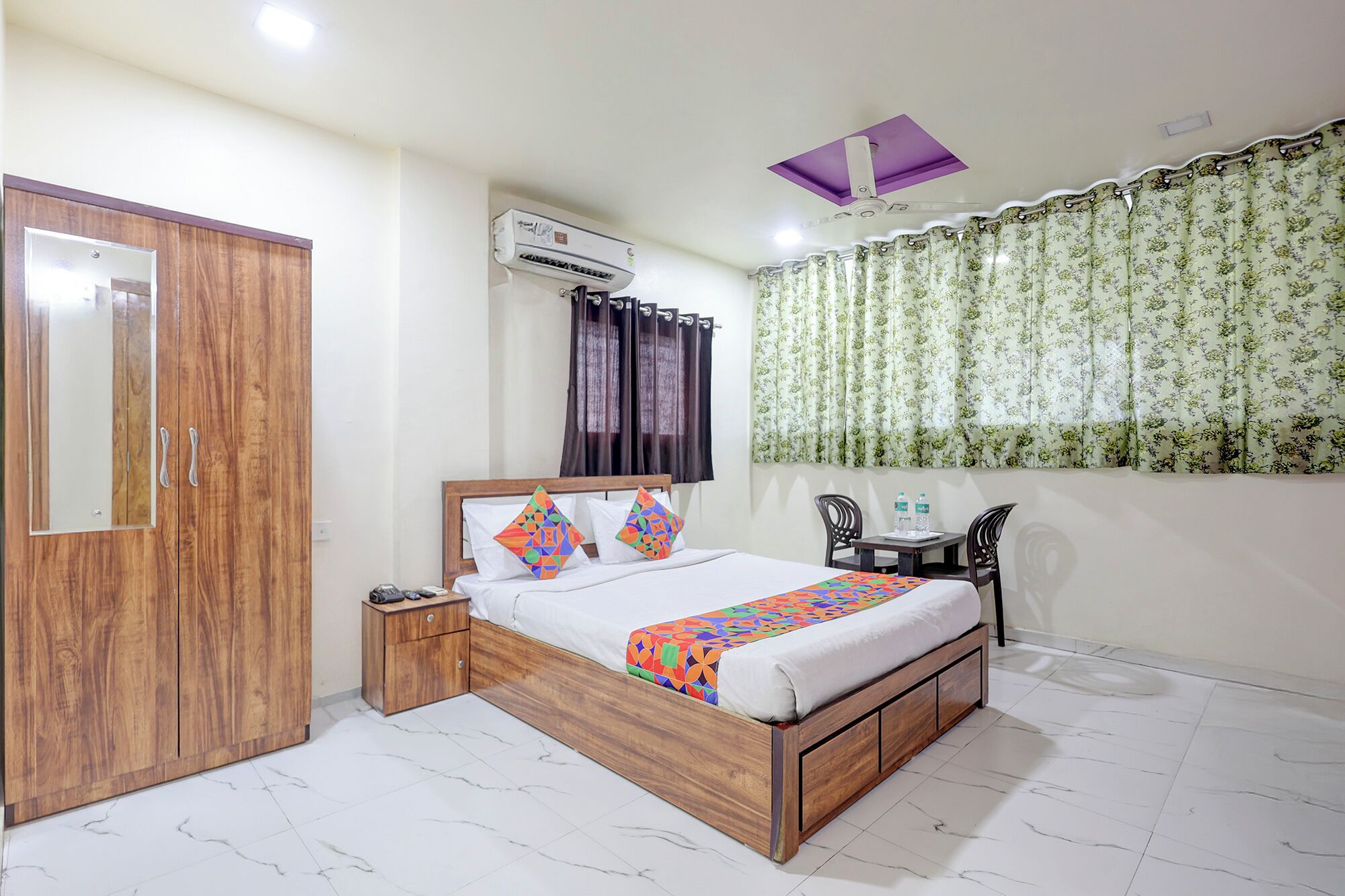 Egyptian cotton sheets, premium bedding, in-room safe, free WiFi