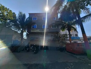 Exterior - Fabhotel Chaitanya Inn (Rajgurunagar)