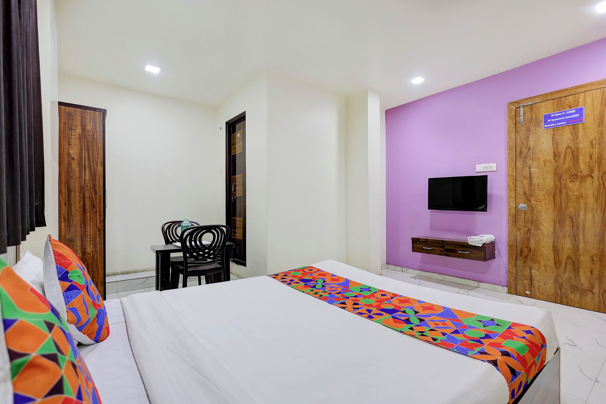 Egyptian cotton sheets, premium bedding, in-room safe, free WiFi