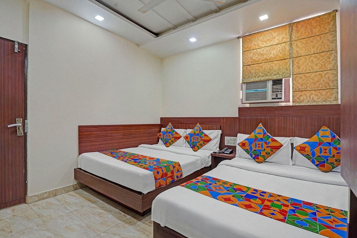 Egyptian cotton sheets, premium bedding, in-room safe, free WiFi