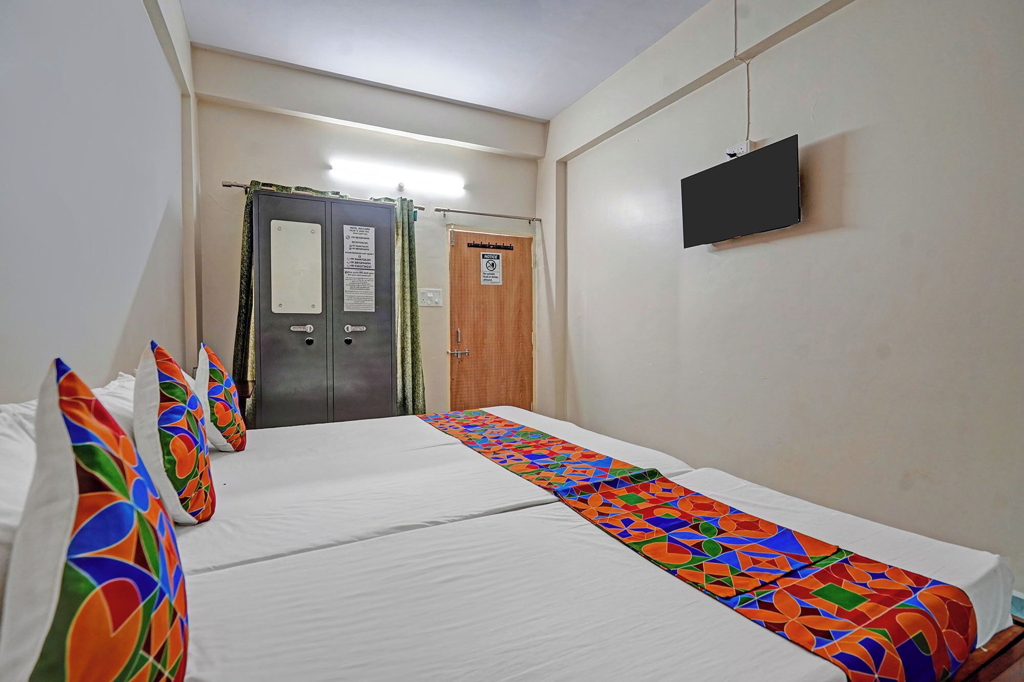 Egyptian cotton sheets, premium bedding, in-room safe, free WiFi