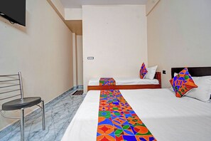 Egyptian cotton sheets, premium bedding, in-room safe, free WiFi - Via Lords inn (Bhopal)