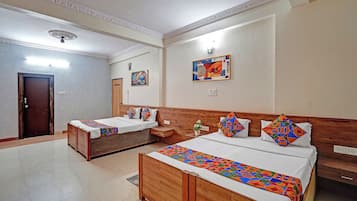 Habitación familiar | Sábanas de algodón egipcio, ropa de cama de alta calidad, caja fuerte