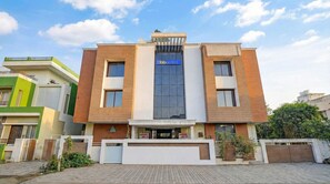 Property entrance - Fabhotel Sandalwood Vibes (Bhopal)