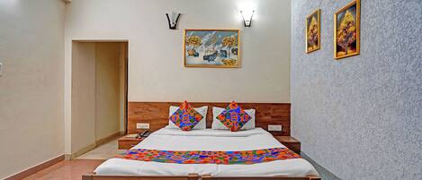 Deluxe Room | Egyptian cotton sheets, premium bedding, in-room safe, free WiFi