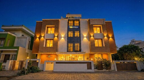 Fabhotel Sandalwood Vibes