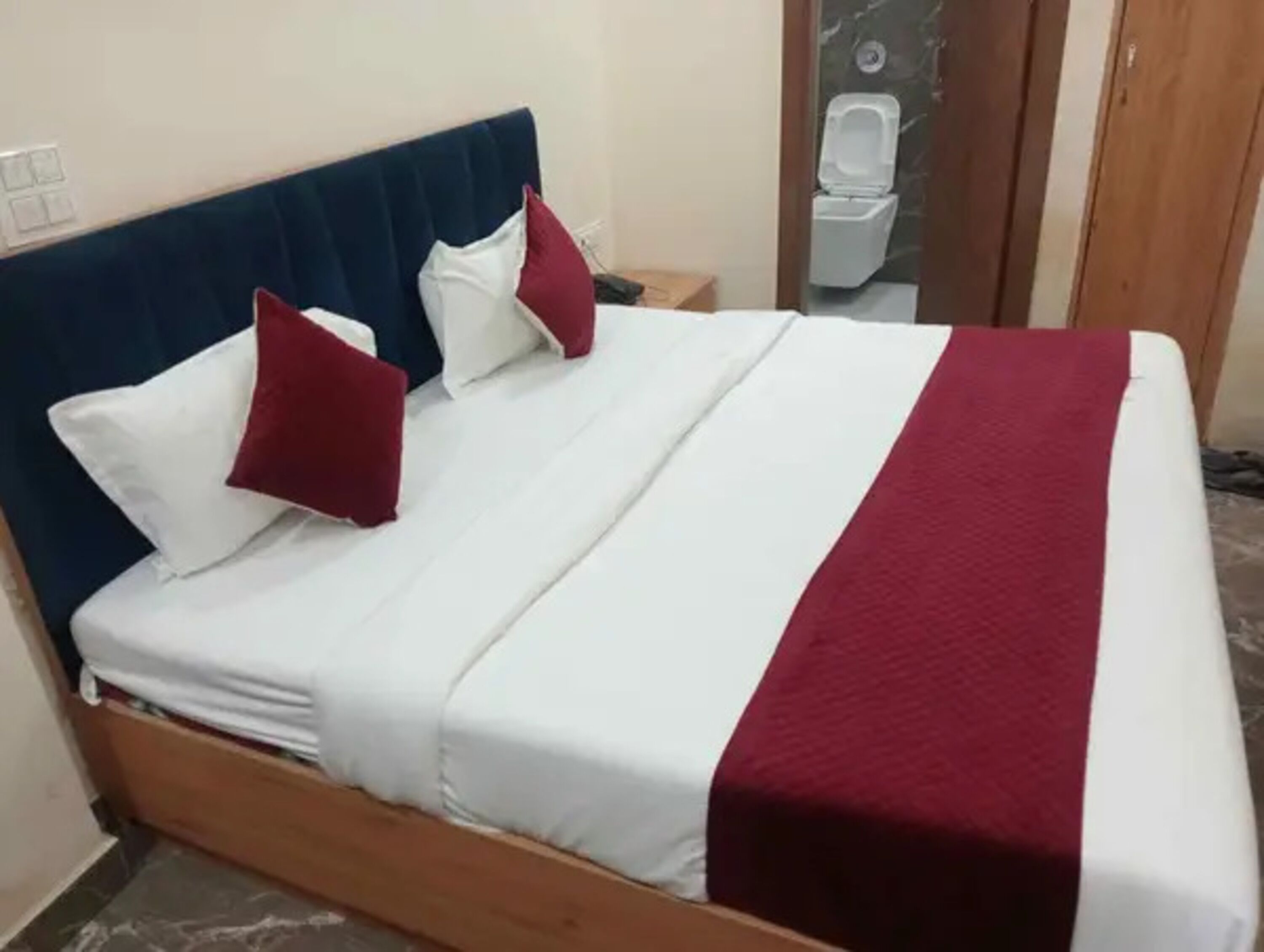 Premium Room | Egyptian cotton sheets, premium bedding, in-room safe, free WiFi