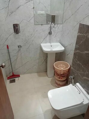 تجهيزات دش، دُش غزير، مناشف