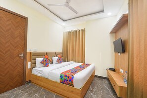 Egyptian cotton sheets, premium bedding, in-room safe, free WiFi - Fabhotel Rb Inn (Amritsar)