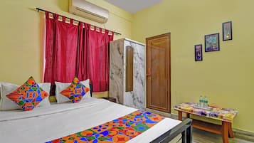 Egyptian cotton sheets, premium bedding, in-room safe, free WiFi