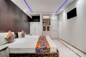 Egyptian cotton sheets, premium bedding, free WiFi, bed sheets - Fabhotel Red Leaf Stay (New Delhi)