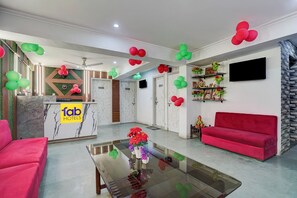 Reception - Fabhotel Red Leaf Stay (New Delhi)
