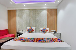 Egyptian cotton sheets, premium bedding, free WiFi, bed sheets - Fabhotel Red Leaf Stay (New Delhi)