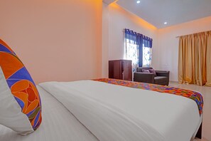Luxury Suite | Egyptian cotton sheets, premium bedding, in-room safe, free WiFi - Fabhotel Ravai Beach - 500m From Calangute Beach (Calangute)