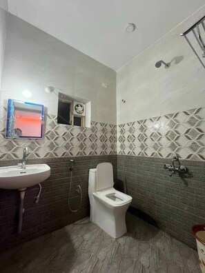 تجهيزات دش، دُش غزير، مناشف