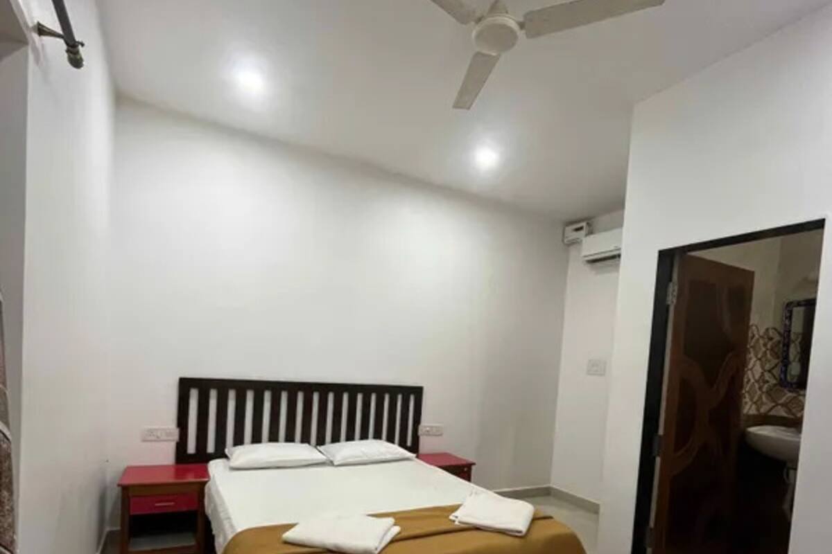 Luxury Suite | Egyptian cotton sheets, premium bedding, in-room safe, free WiFi