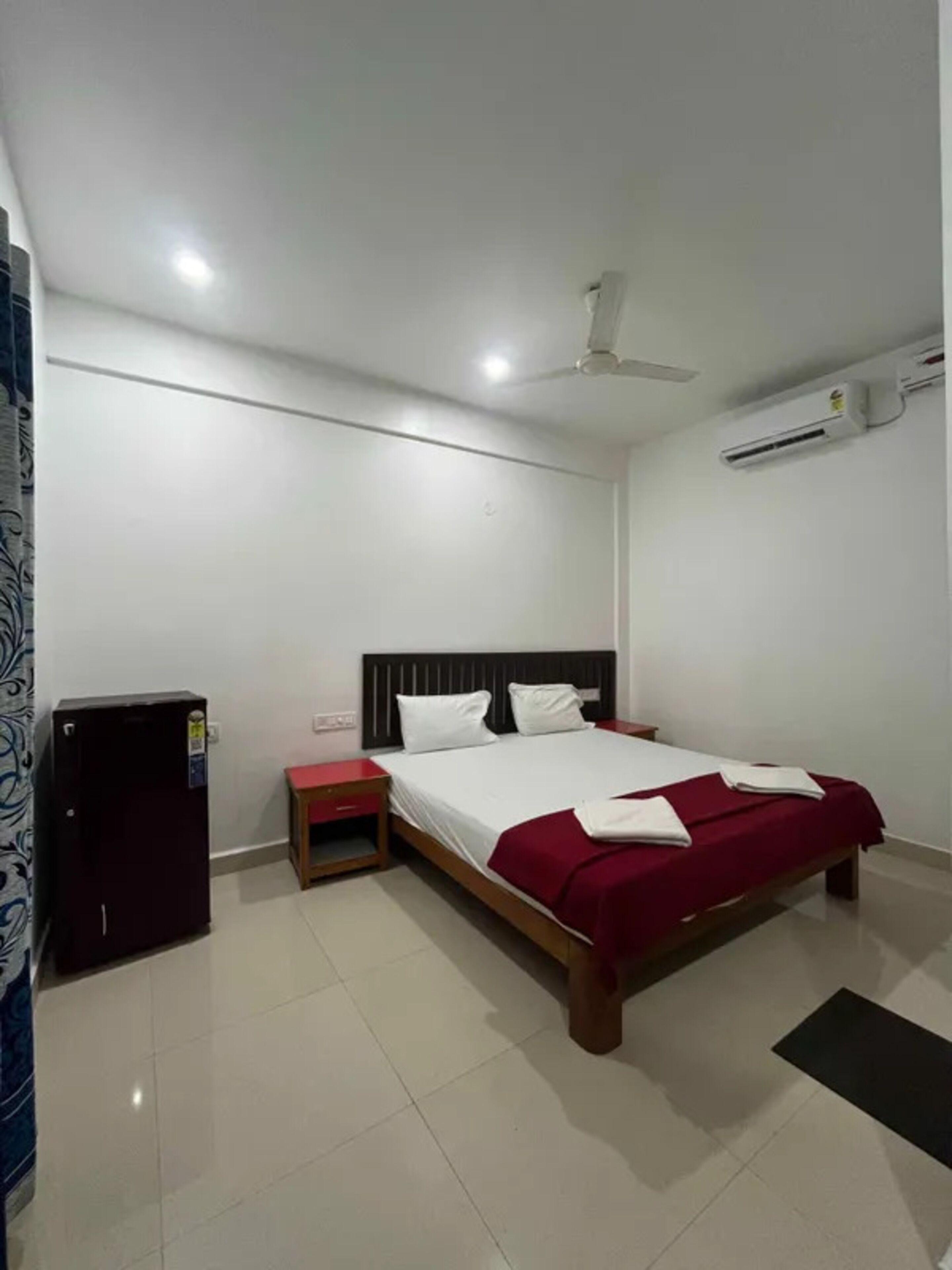 Egyptian cotton sheets, premium bedding, in-room safe, free WiFi