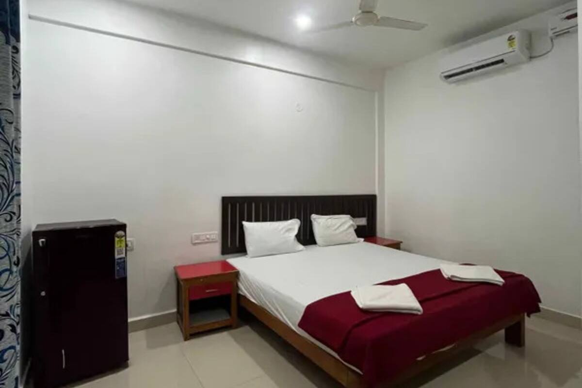 Egyptian cotton sheets, premium bedding, in-room safe, free WiFi