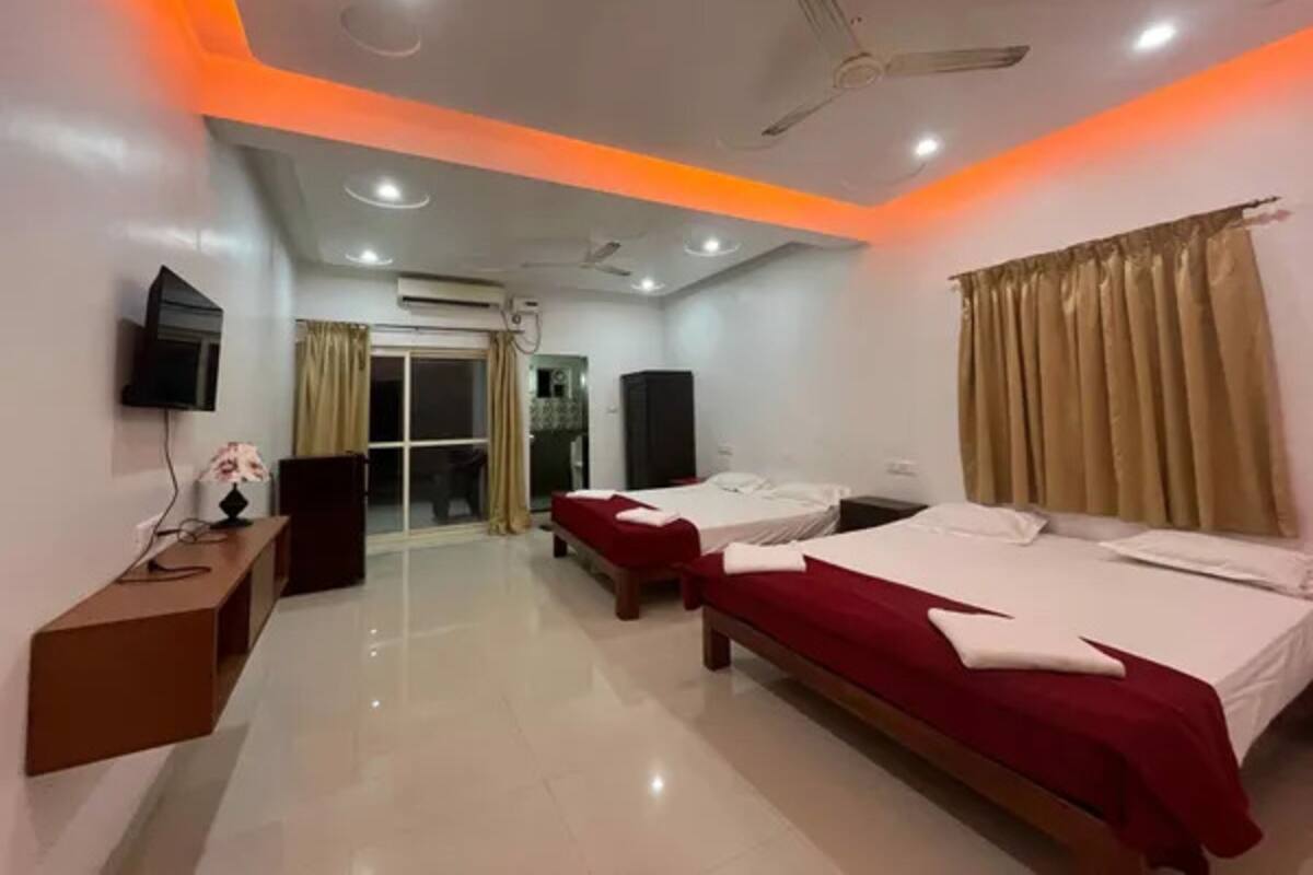 Family Room | Egyptian cotton sheets, premium bedding, in-room safe, free WiFi