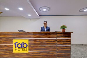 Reception - Fabhotel Havenora (New Delhi)